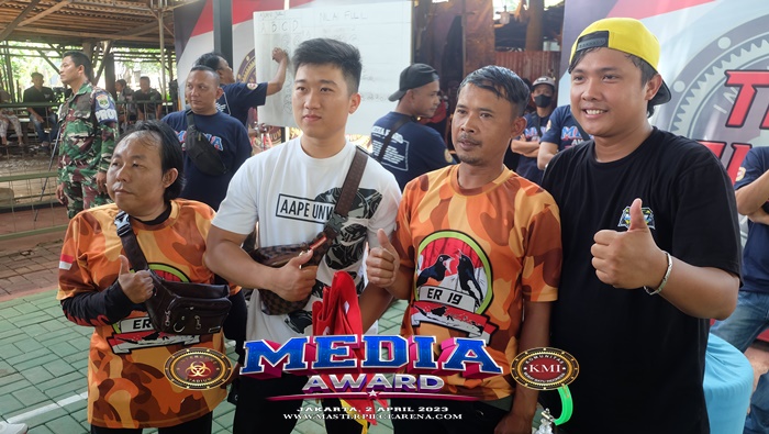 Inilah MB Hirosima yang tapil mewah diacaranya Media Award Intercone Stadium Jakarta Barat sebagai juara pertama secara mutlak