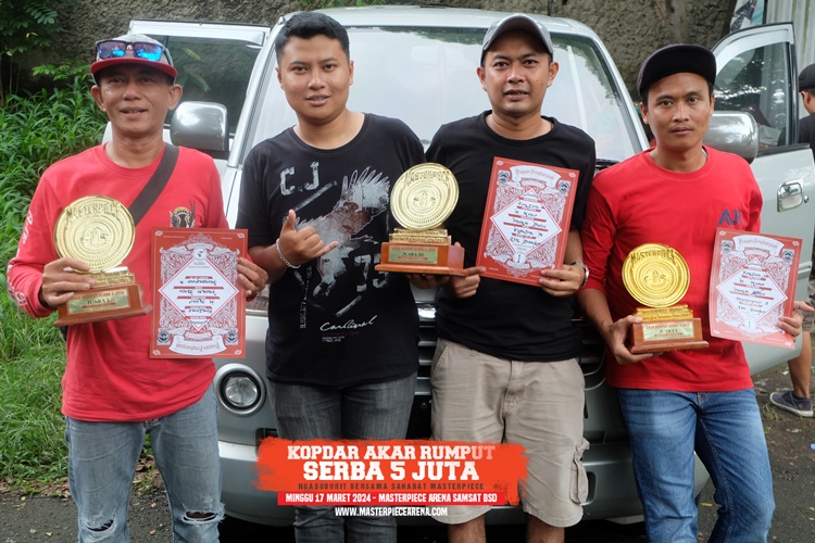 Fortune Jr bersama bawa Trophy